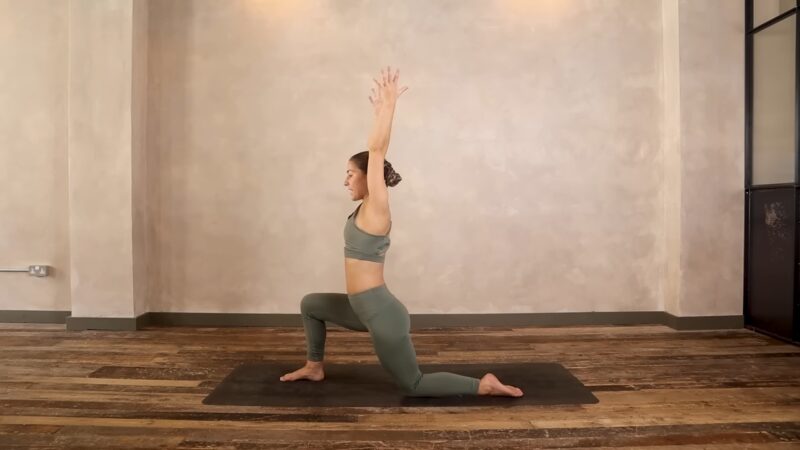 Vinyasa Flow Yoga: What is it, the Basics and Benefits